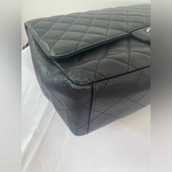 Authentic CHANEL Vintage Timeless Classic Maxi handbag in caviar leather - Picture 5 of 12